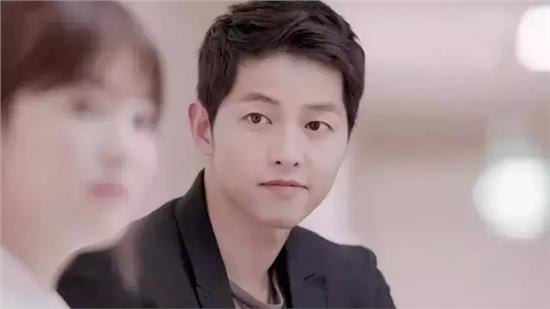 太阳的后裔演员，星光与小巷中的隐秘魅力