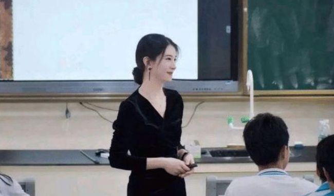 年轻女教师电影,年轻女教师电影,当代教育中的励志故事与情感交织