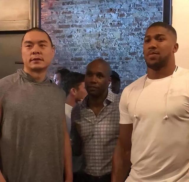 友谊赛场展现风采，爱的陪伴铸就辉煌——比赛活动新闻纪实