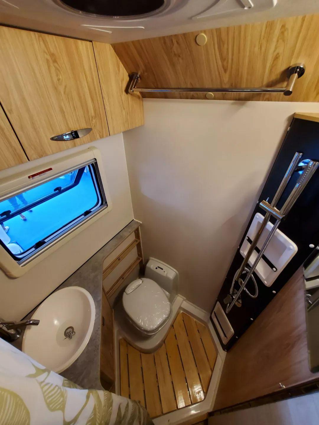 旌航房车价格，启程新生活，豪华舒适从心出发！