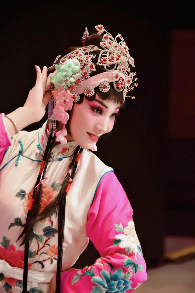 演员赵艳,演员赵艳,演艺之路的璀璨之星