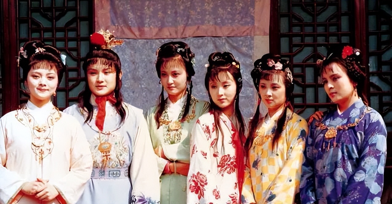 87版红楼梦演员表,自然美景之旅的星光璀璨。