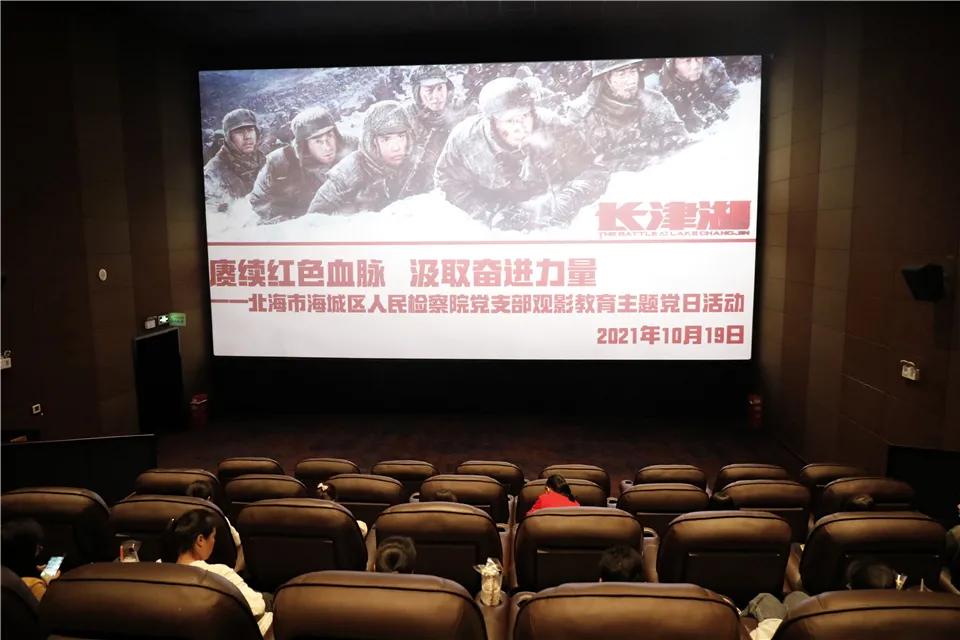 小巷中的隐秘影院,爱国主题电影的独特观影体验