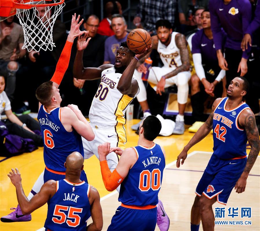 尼克斯与湖人,篮球赛场上的爱与陪伴时光