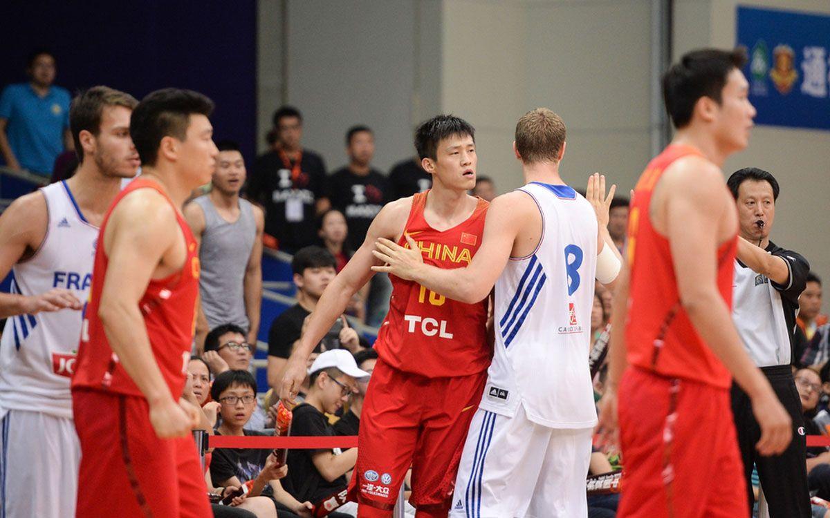 比赛群殴，暴力背后的复杂议题探讨