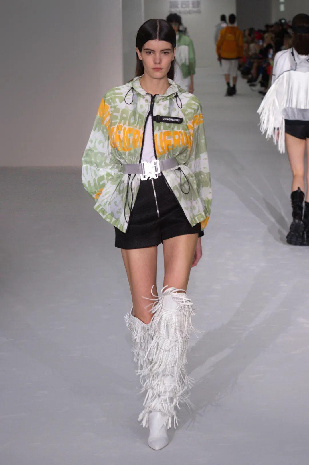 最新春夏时尚新品，科技重塑潮流，未来生活体验季