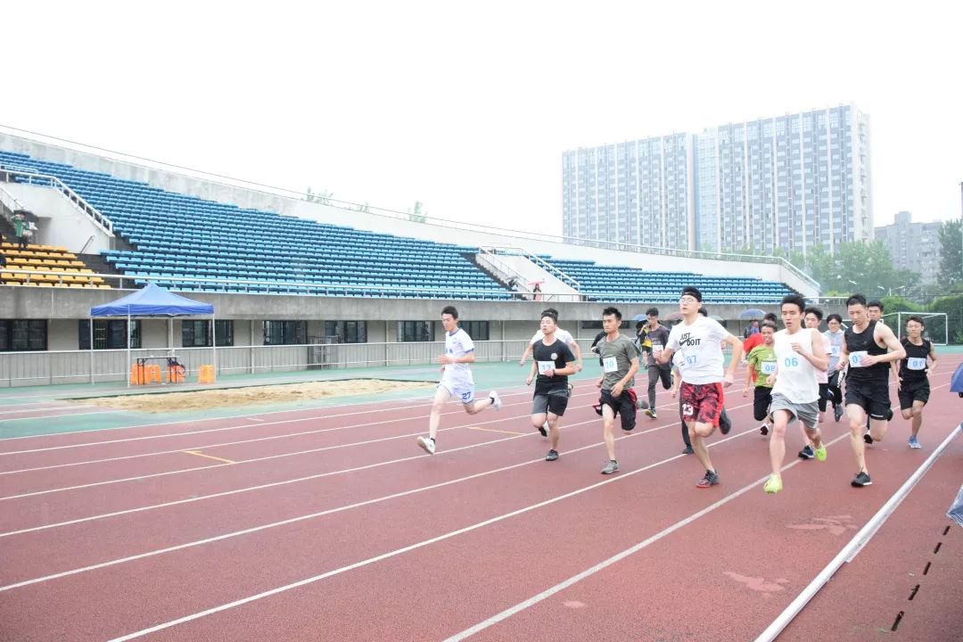 400米比赛规则详解，起跑、赛道、终点与评判标准