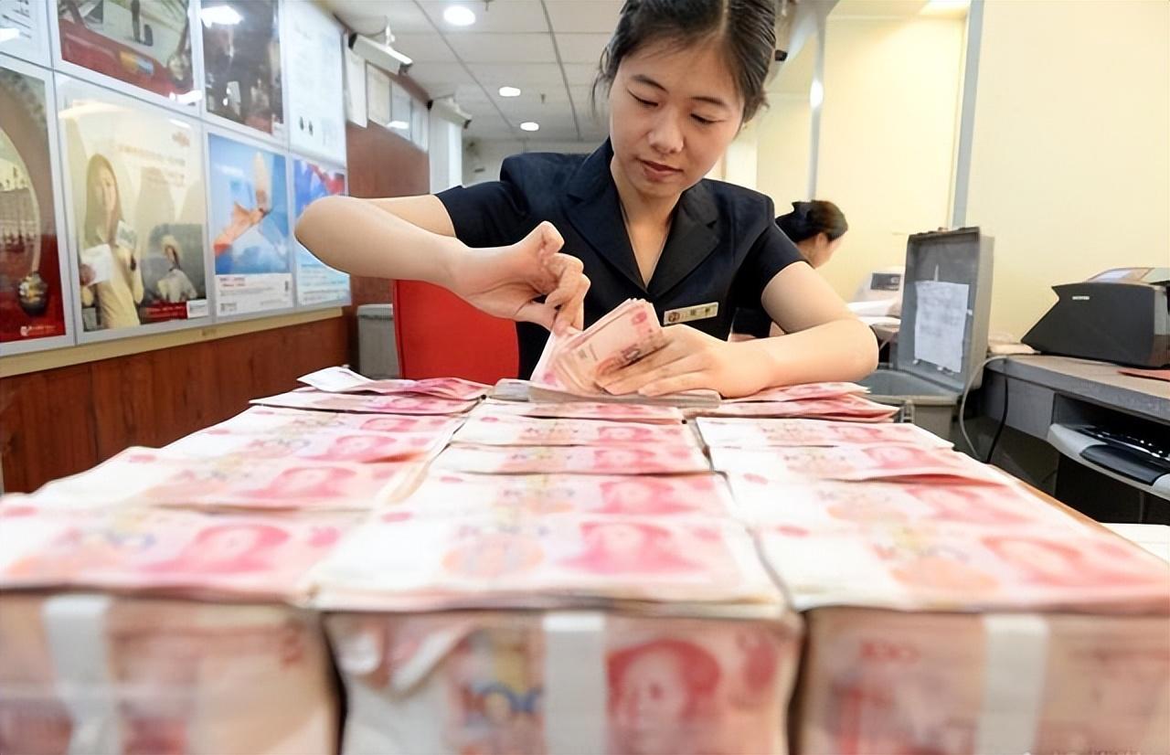 最新银行存款利率汇总表与小巷特色小店探索