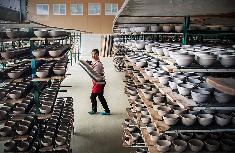最新陶瓷厂的温馨日常风采展示