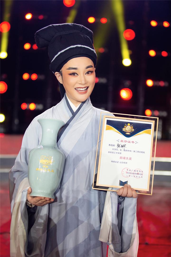 越剧新星张琳与科技融合，展现未来越剧新魅力