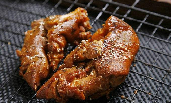 科技烹饪革命，最新烤猪蹄食谱引领未来美食风尚！