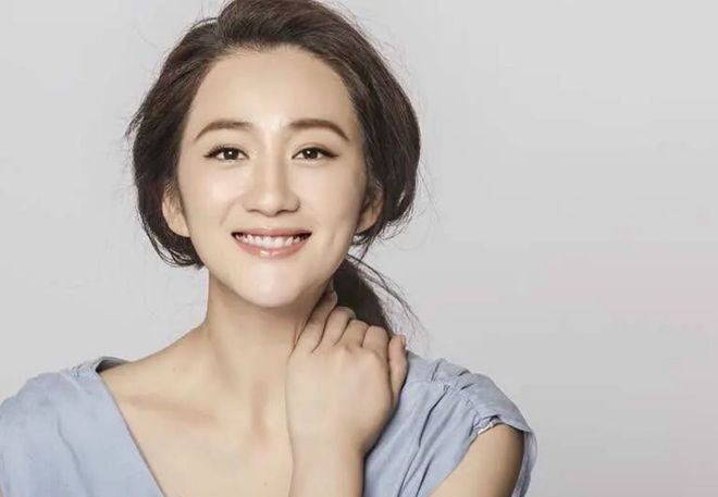 演员照片，审美、商业化与公众认知的交融交织