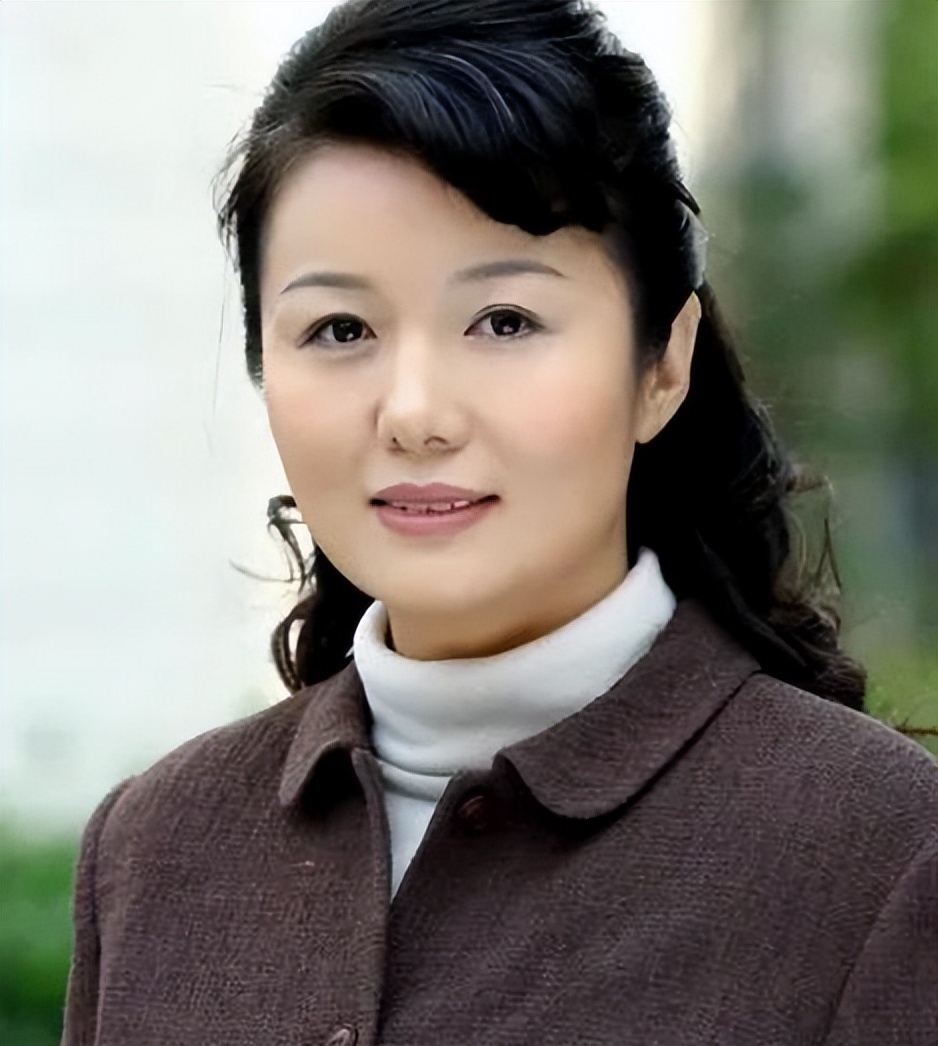 郑卫莉，演艺之路的璀璨之星