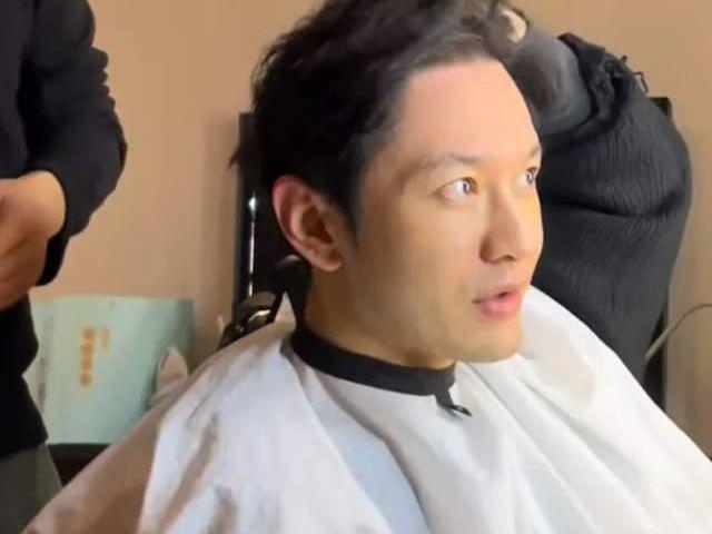 明星剪发背后的故事，发型变革与温馨之旅