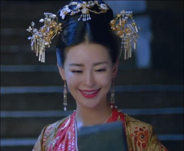 演员张净桐,演员张净桐，从舞台到荧屏，变化中的自信与成就的力量