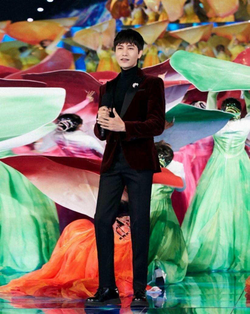 肖明星，从平凡到闪耀之路，学习铸就自信与成就之路