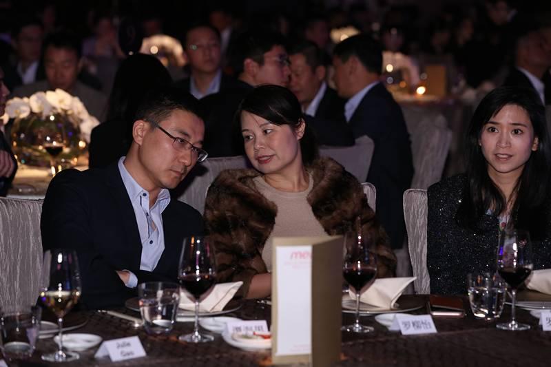 亚信联创上市，一家人的日常故事中的温馨篇章