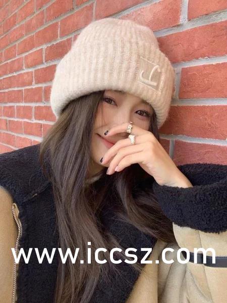 柳侑绮，最新时尚风潮、艺术探索与个人品牌的塑造之路