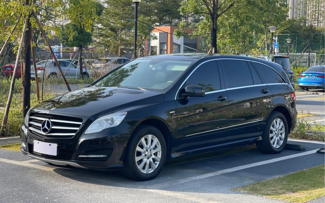 奔驰R320最新报价及图片——科技巨擘驾驭之选