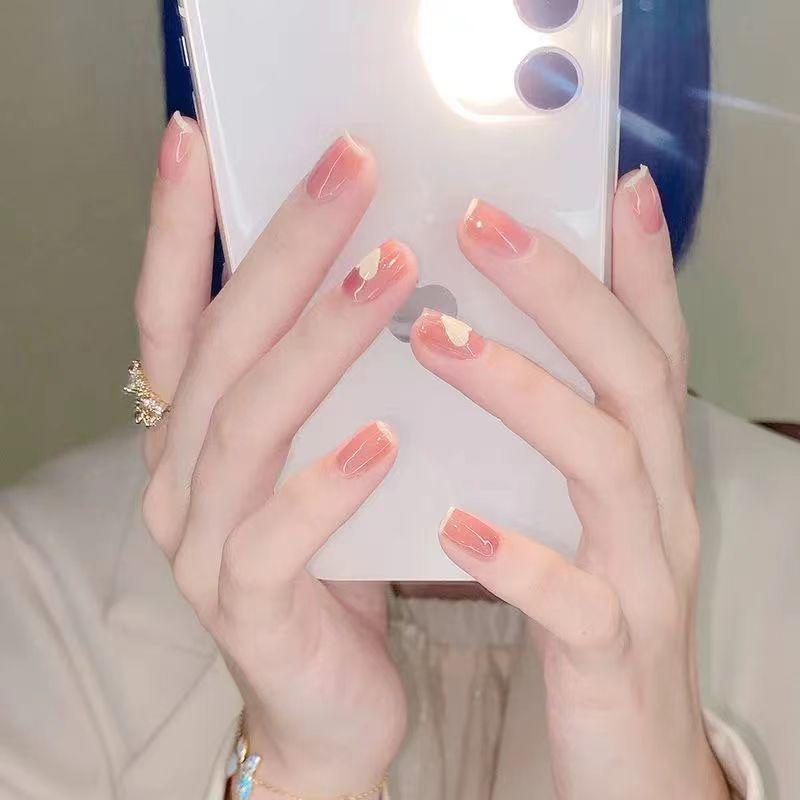 最新美甲帮白色潮流款式，展现变化之美，自信之光闪耀绽放