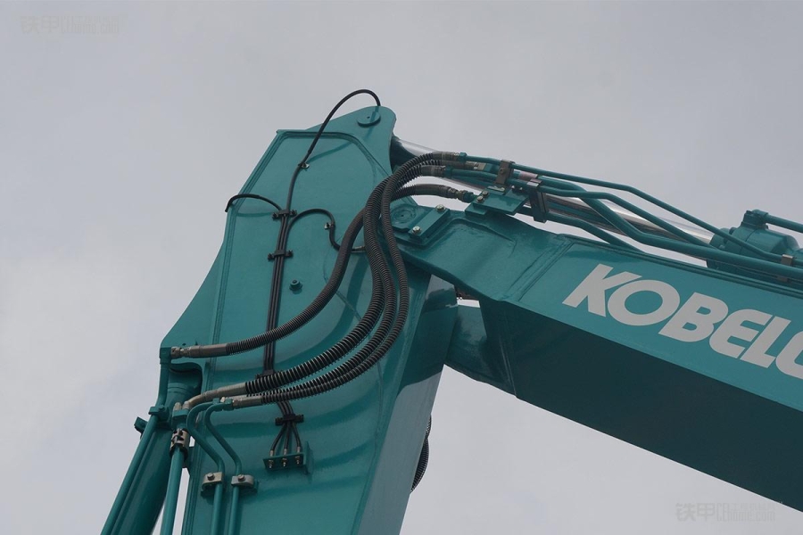 最新神钢引领工业革新风暴，开创未来制造新纪元！