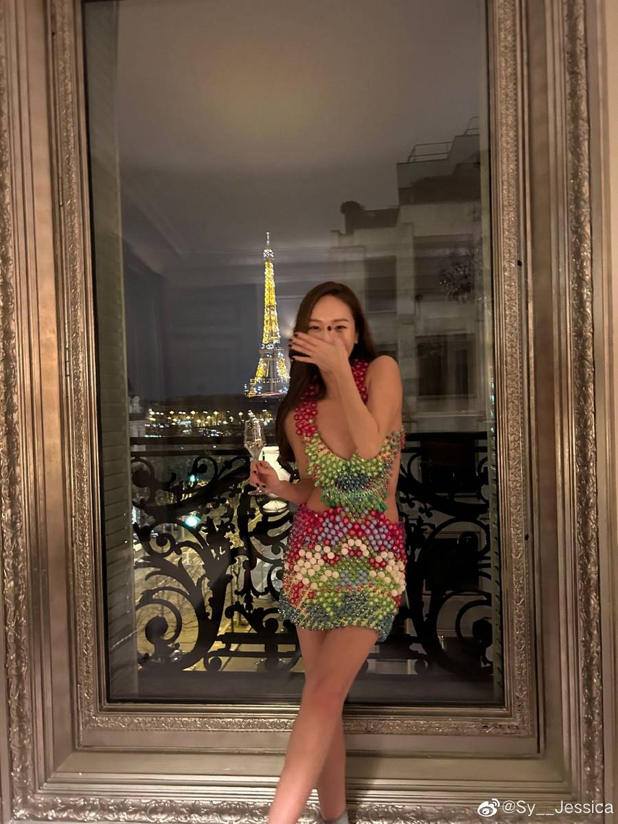 巴黎时尚之都，潮流前线的最新AV风采