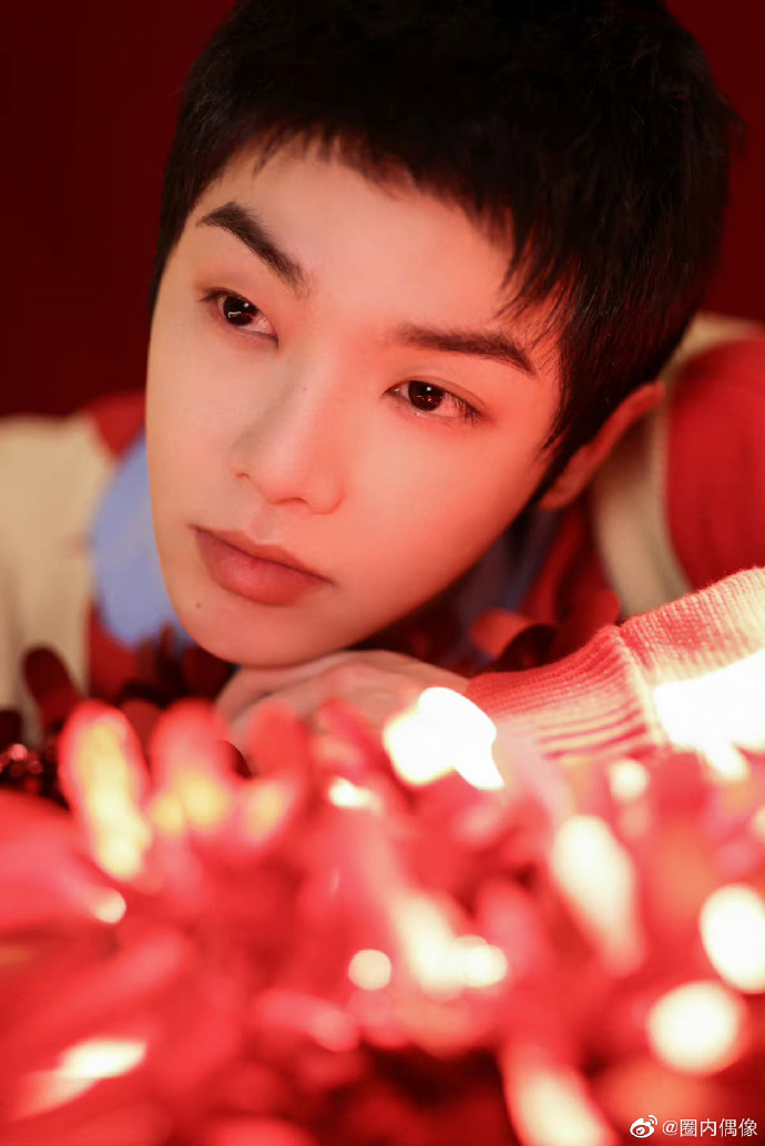 华晨宇与自然美景的邂逅，内心平和之旅的最新照片曝光