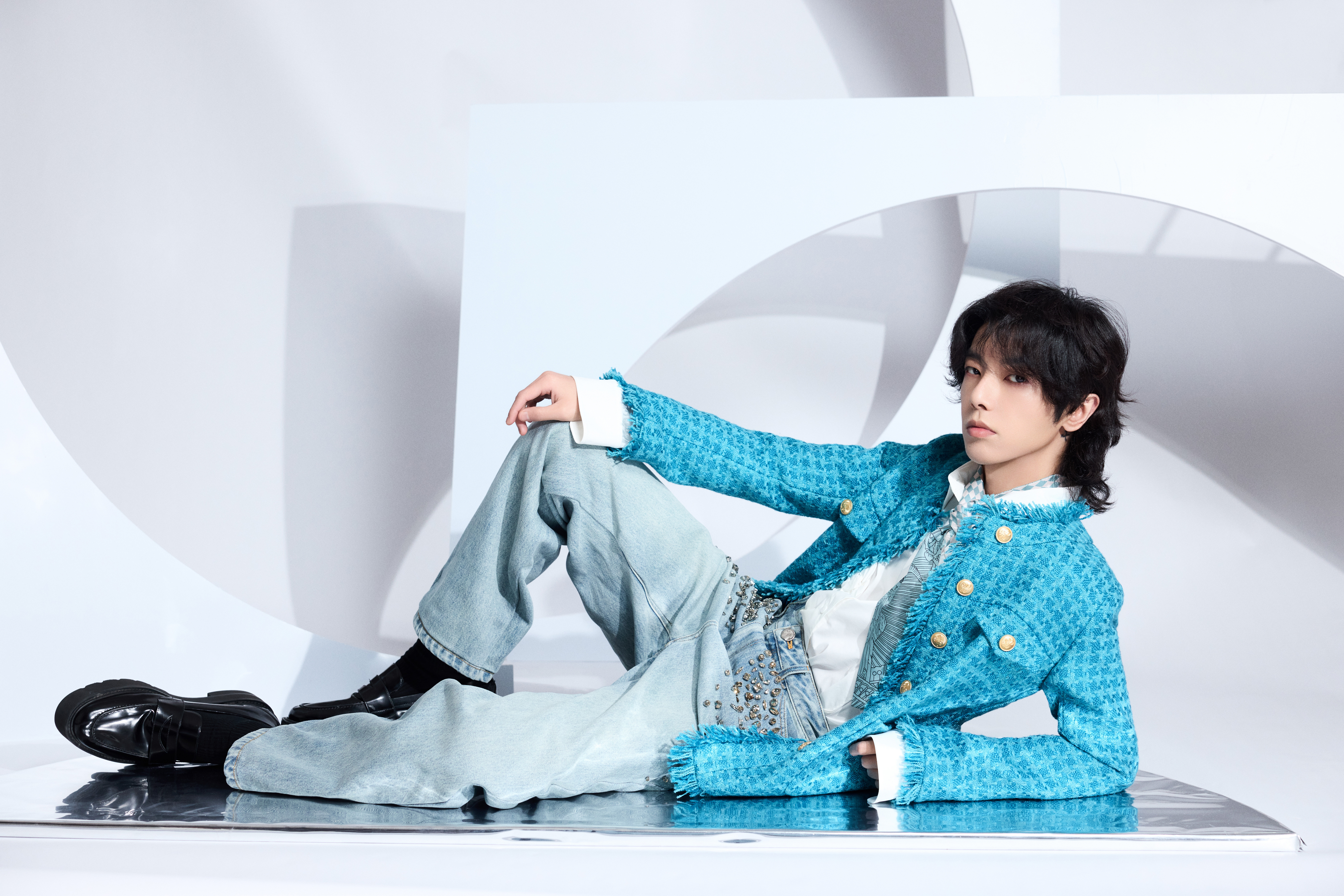 华晨宇与自然美景的邂逅,内心平和之旅的最新照片曝光