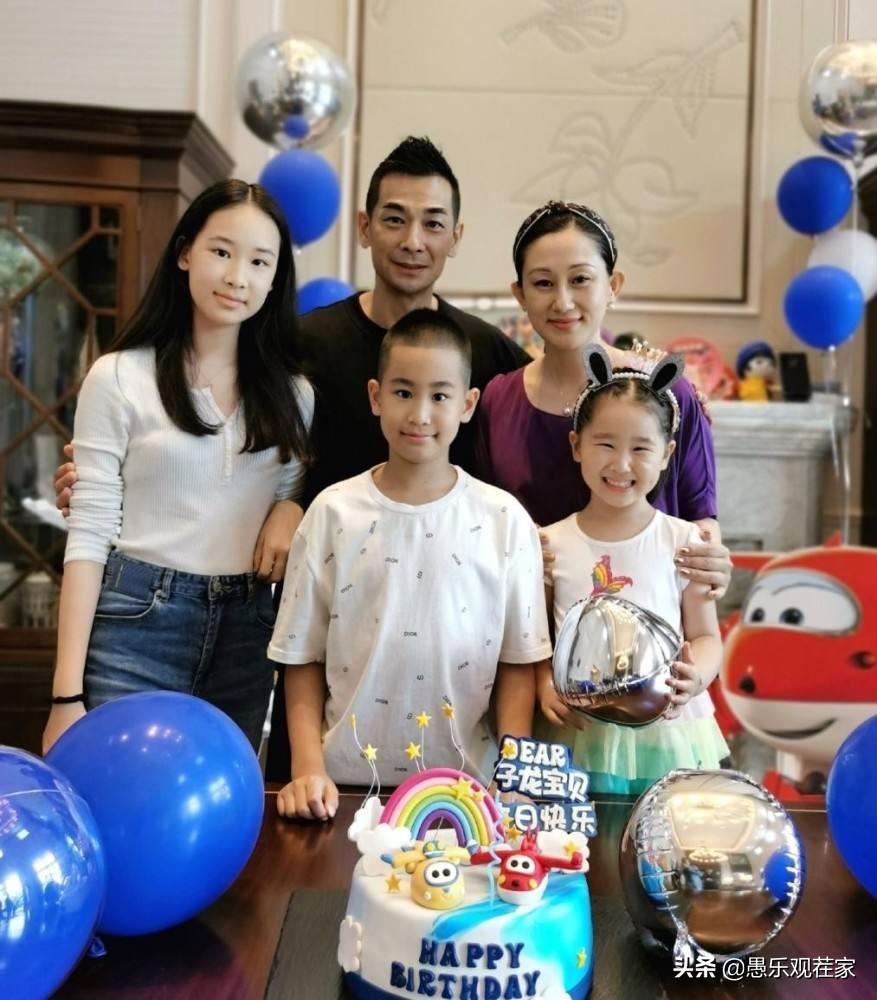 周杰伦最新照片，偶像形象的塑造与变迁引发公众关注