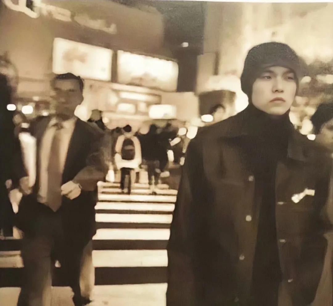 周杰伦最新照片,偶像形象的塑造与变迁引发公众关注