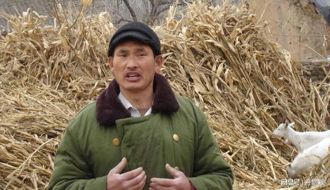 大衣哥最新动态,变化中的励志典范,自信成就展现新风采