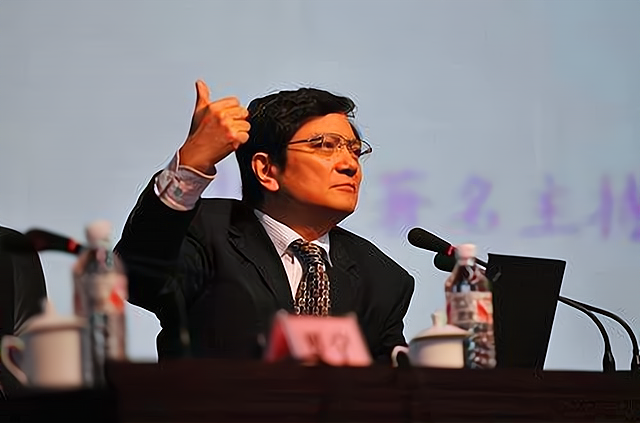 郑强聚焦前沿科技演讲，引领未来创新之路