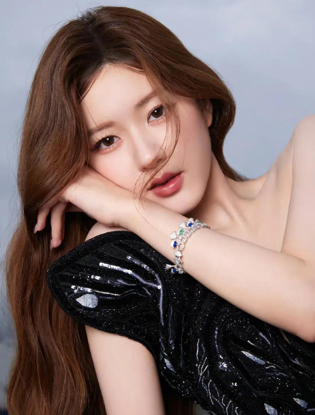 赵露思最新图片与科技新品亮相，共赏未来生活之美