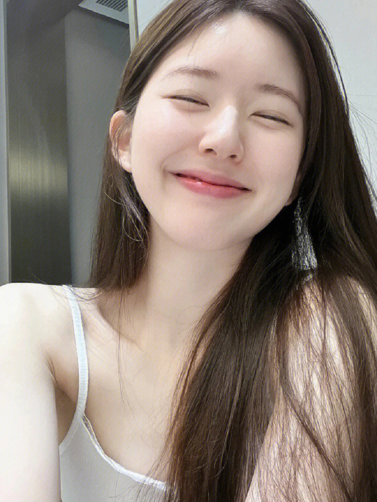 赵露思最新图片与科技新品亮相,共赏未来生活之美