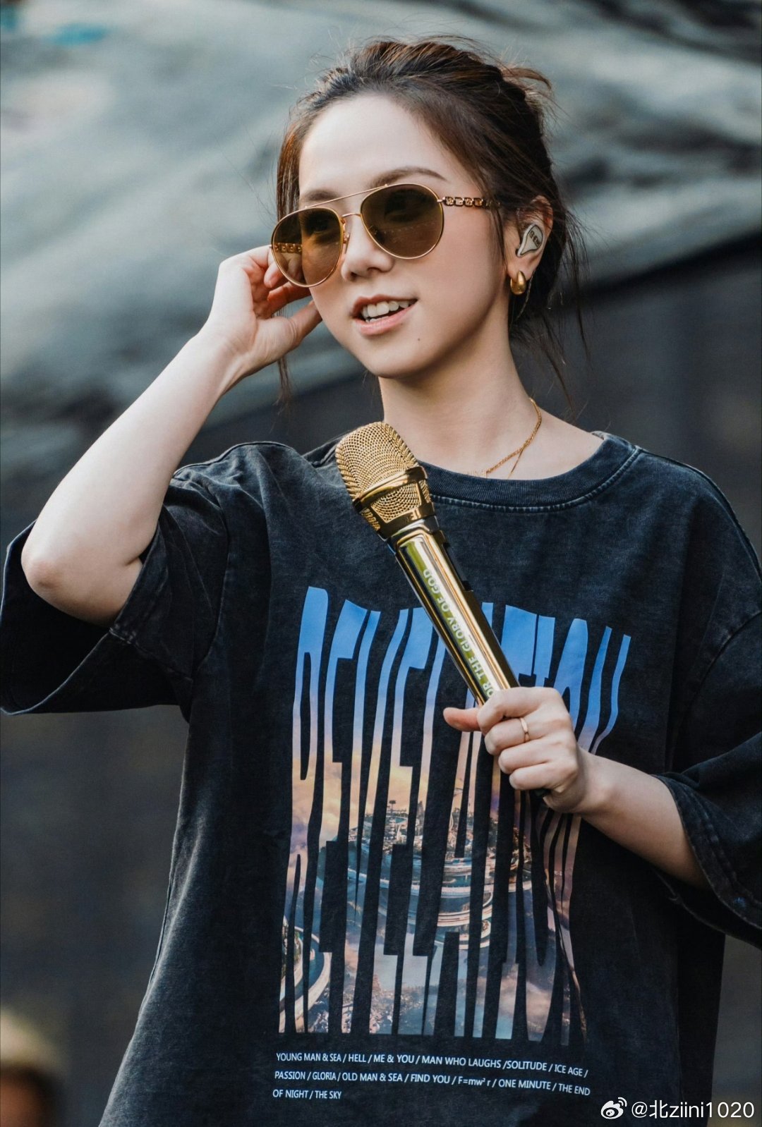 邓紫棋最新图片展现变化、学习与自信的力量