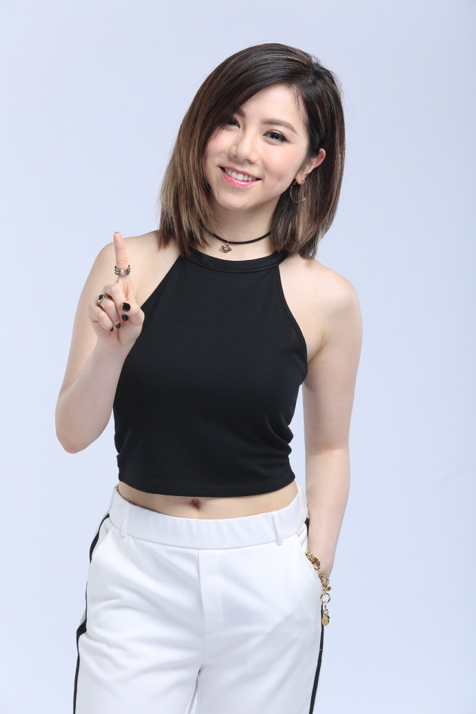 邓紫棋最新图片展现变化、学习与自信的力量