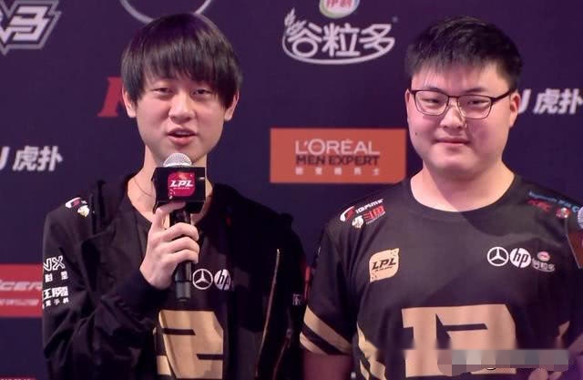 Uzi最新比赛，电竞盛宴与小巷美食的双重探索