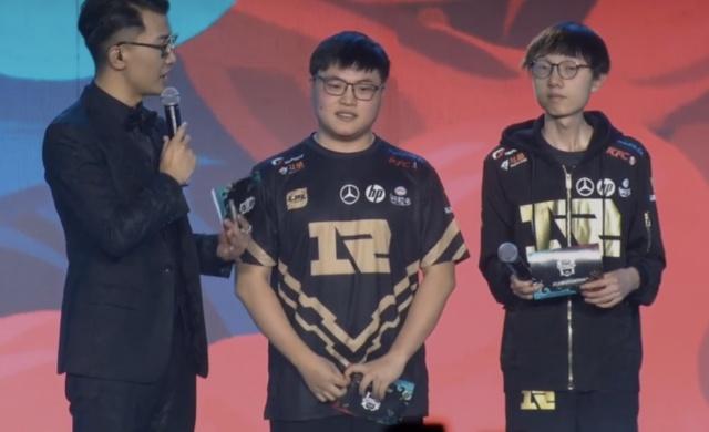 Uzi最新比赛，电竞盛宴与小巷美食的双重探索