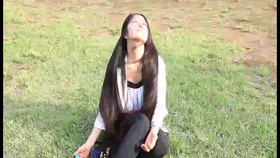 长发美女剃光头,勇敢尝试与友情的温馨故事